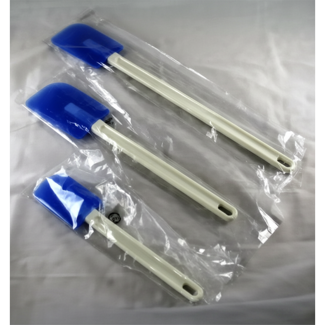 Dough scraper, customizable length, silicone, heat-resistant